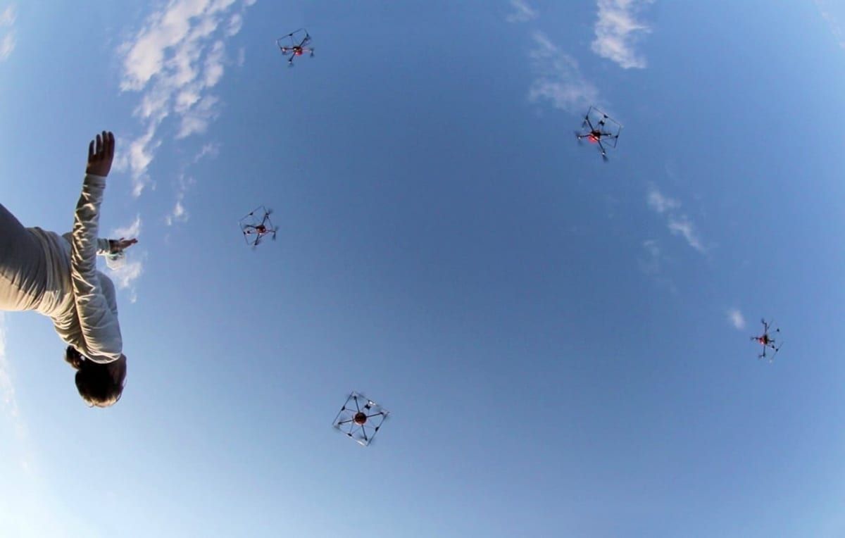 Dança com drones. Quem sabe um futuro filme…