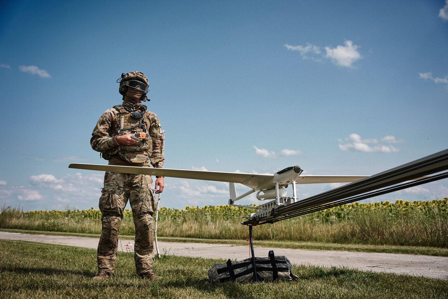 China revela caminhão-catapulta elétrico de drones