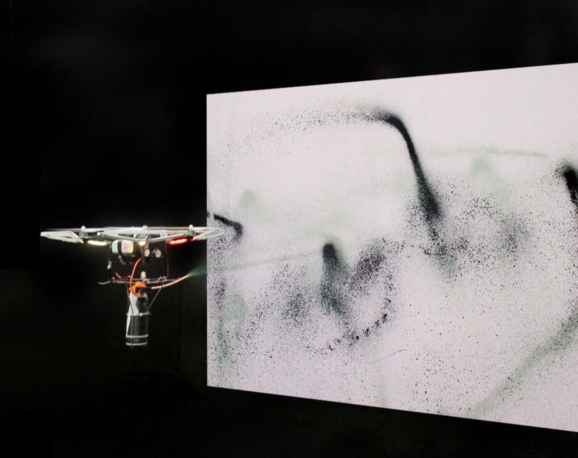 Drone vandaliza outdoor