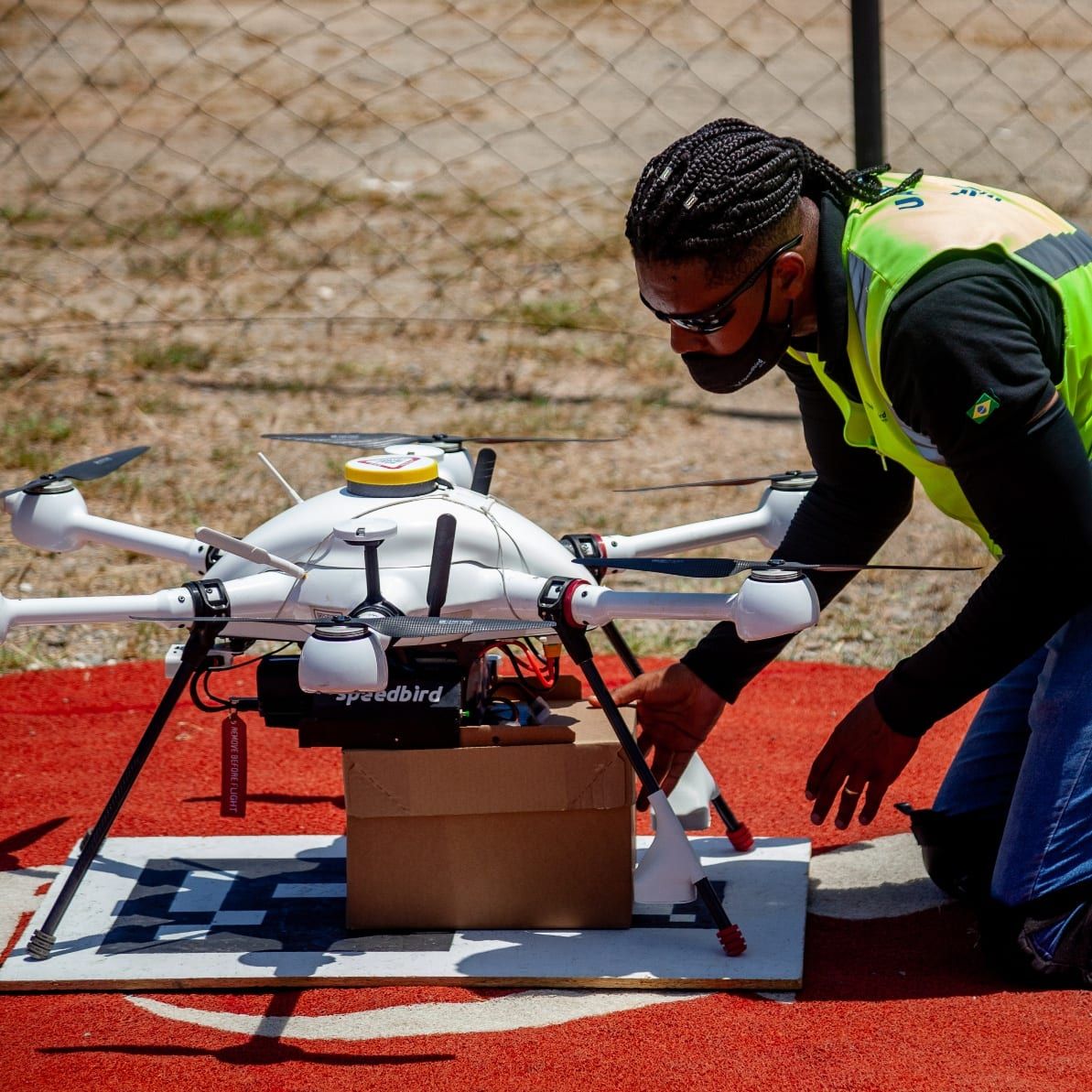 ANAC aprova drones de entrega sobre cidades densas no Brasil