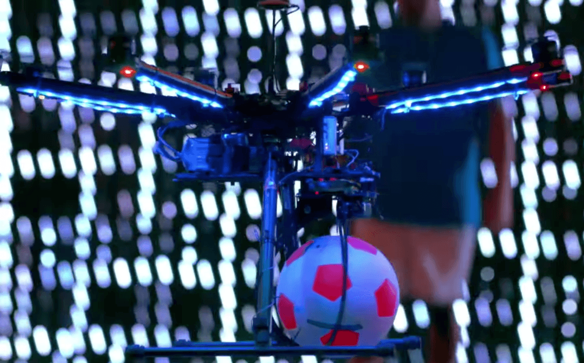 Futebol graças ao Drone